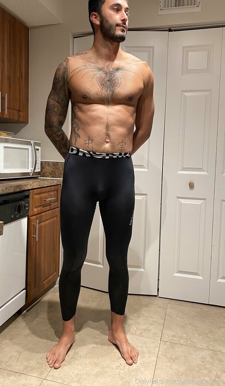 寝取られ異人種間OnlyFans 美しいヌード 写真