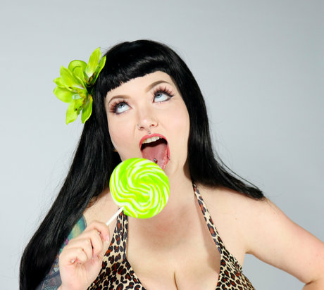 ニューハーフ巨乳OnlyFans 裸 写真