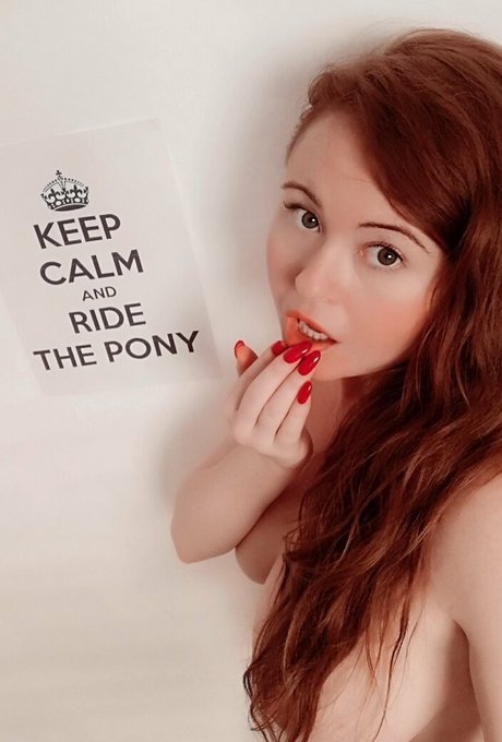 大きな黒い猫OnlyFans ヌード 写真