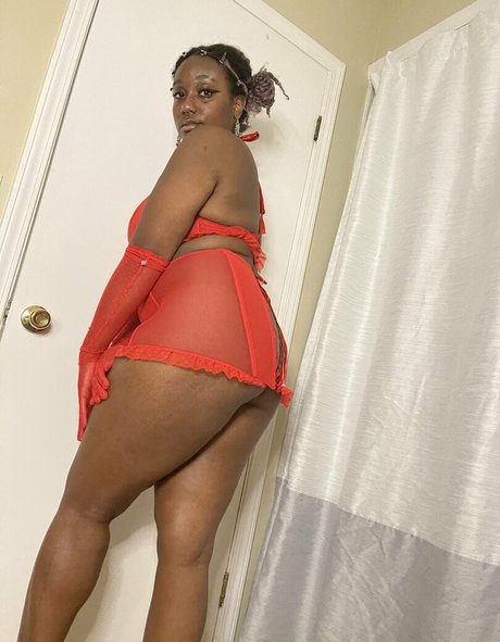 エモオンリーファン セクシー 写真