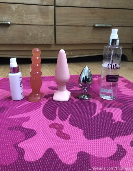 黒髪の熟女OnlyFans セクシーヌード 写真