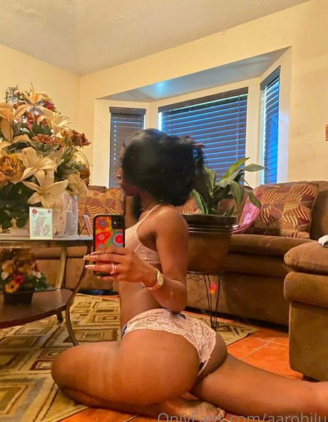 Rohilu セクシーなスター ギャラリー