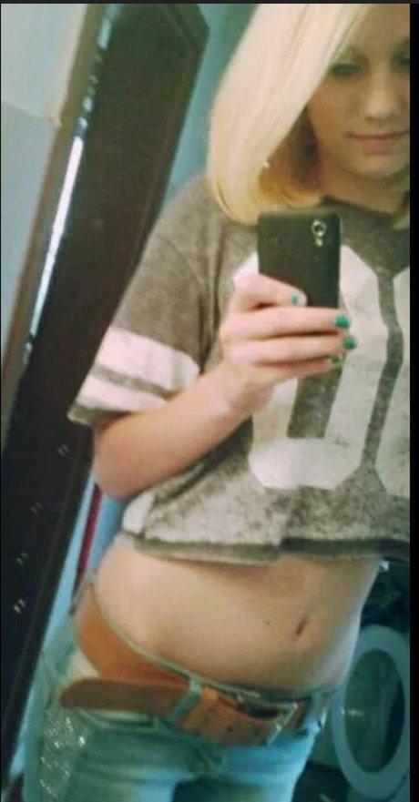 Gina gzuz 完璧なモデル 写真