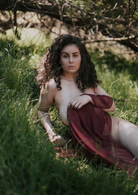 Aimee Leigh ヌードモデル 写真