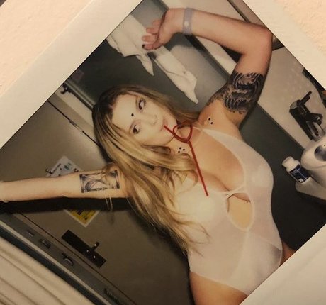 itssbriibitchh ホット女優 画像