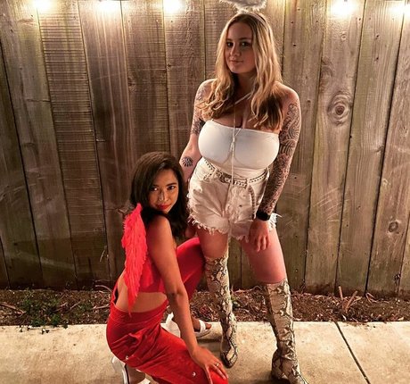 姉妹のOnlyFans アートポルノ 画像