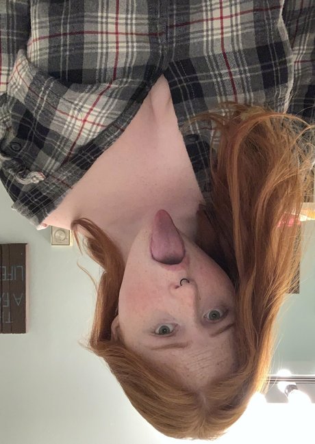 小柄で痩せたOnlyFans ポルノグラフィック 画像