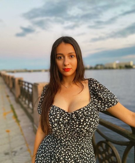 Gulia ポルノスター セックス 写真