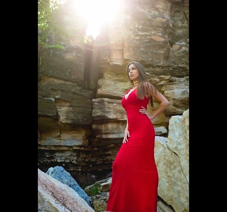 曲線美のティーンズOnlyFans エロチック 画像