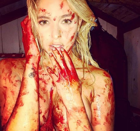 Monica Lee Sims ホットスター 画像