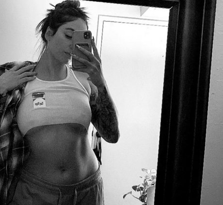 Claire Natalia 裸のモデル 写真