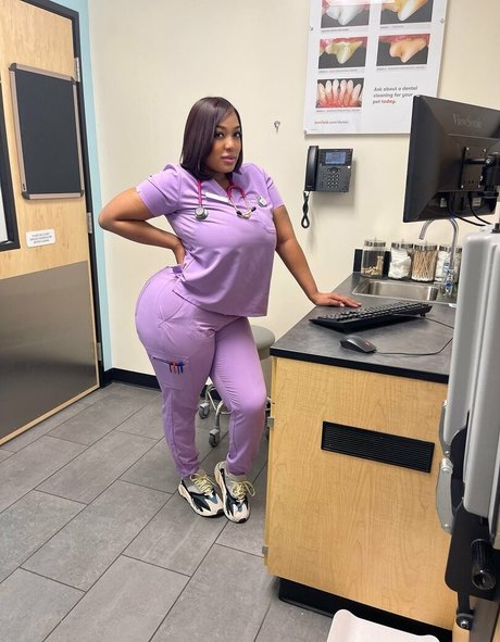 切断者OnlyFans ポルノグラフィック 画像