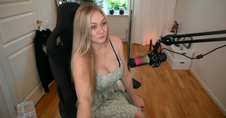 Kandyland 裸のポルノスター ギャラリー