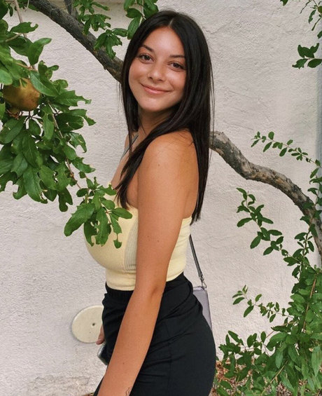 Faith Flores 裸のポルノスター 画像