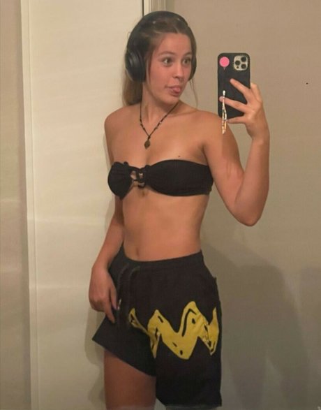 ブルネットの看護師OnlyFans アートxxx ギャラリー