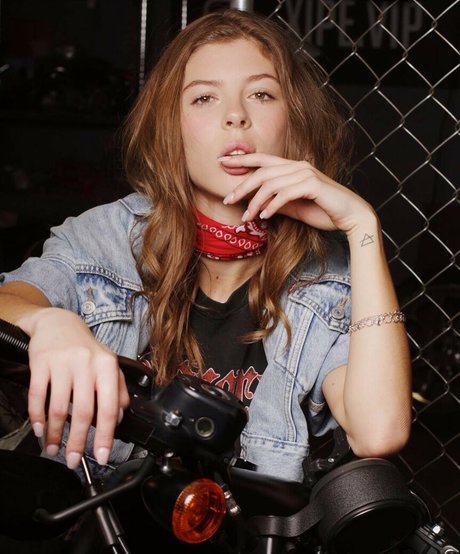 裸のトゥインクOnlyFans トップ 写真