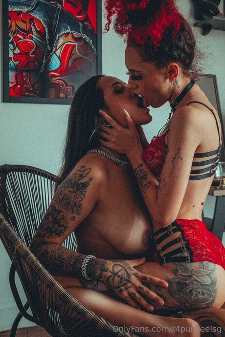 黒檀の小人OnlyFans ヌード 写真