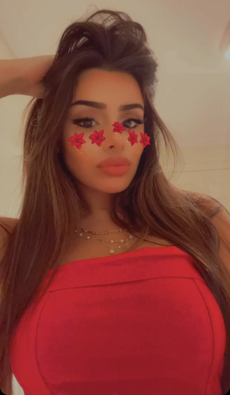 Celina Sharma エロティックなモデル 画像