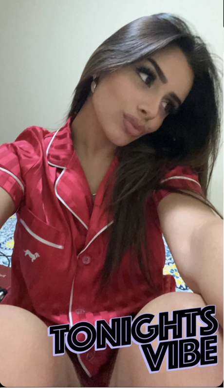 Celina Sharma ポルノスター ヌード 写真