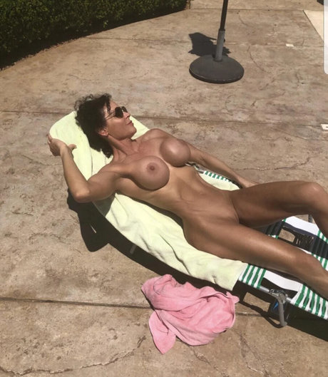 atomicmilf3 裸のスター 写真