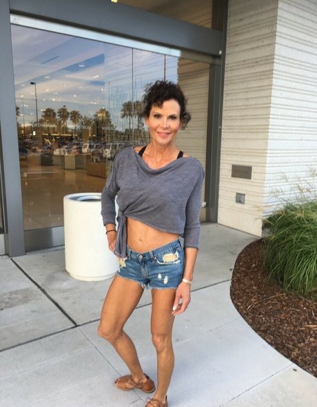 atomicmilf3 裸の女優 画像