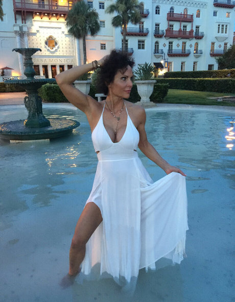 atomicmilf3 ヌードのポルノスター 画像