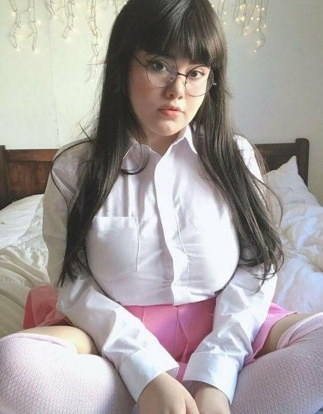 Lucillexs 2021 エロティックモデル 写真