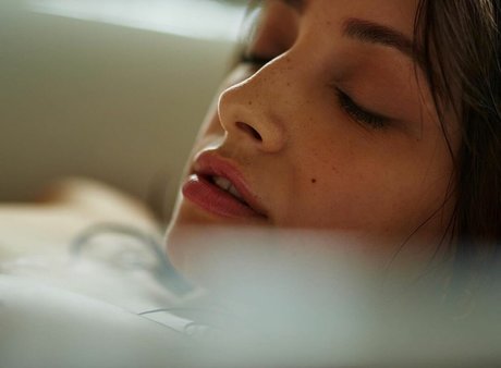 Olivia Linz 高品質のスター 写真