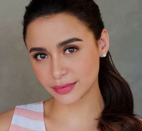 Yassi Pressman セクシーなスター 写真