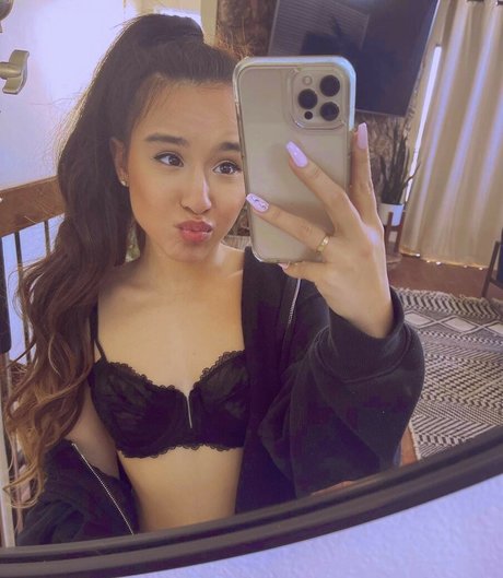 Alahna Ly スター 裸 画像