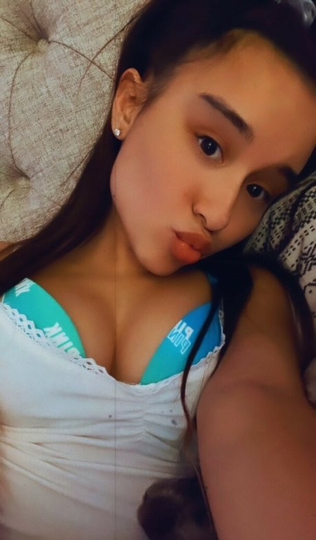 Alahna Ly ポルノスター 美しい 写真