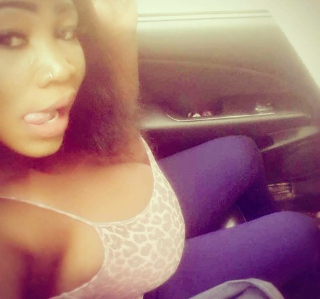 巨乳 射精 OnlyFans ホットセクシー 写真