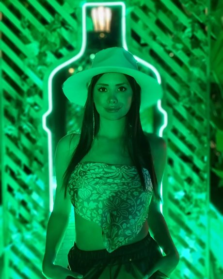 日焼けしたOnlyFans ホット裸 画像