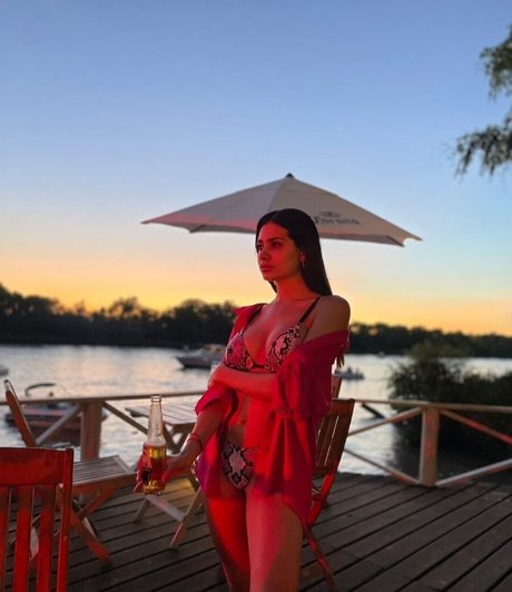 スターティーンオンリーファンズ 無料セクシー 画像