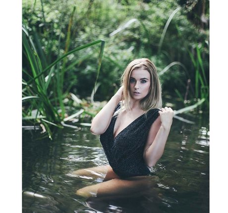 金髪ストリップOnlyFans 美しいヌード 画像