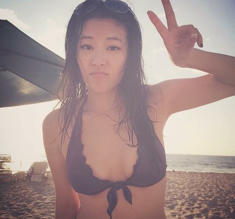 Arden Cho 裸のスター 写真