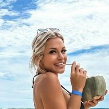 Kaleigh Hutson HDスター アーカイブ