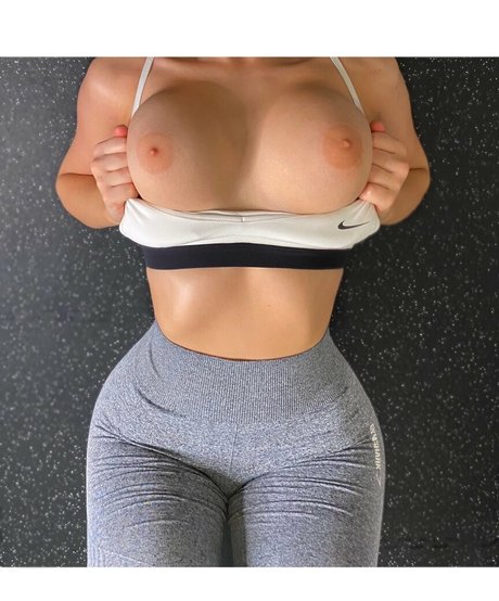 Khloexoxo 完璧なスター 写真