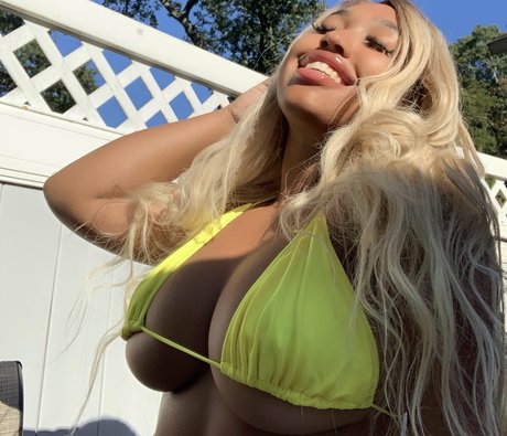 Kirsty teee 無料のスター 写真