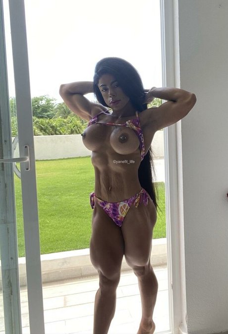 Yanet ヌードモデル 写真