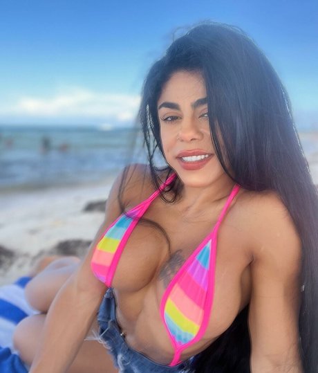 Yanet エロティックモデル 写真