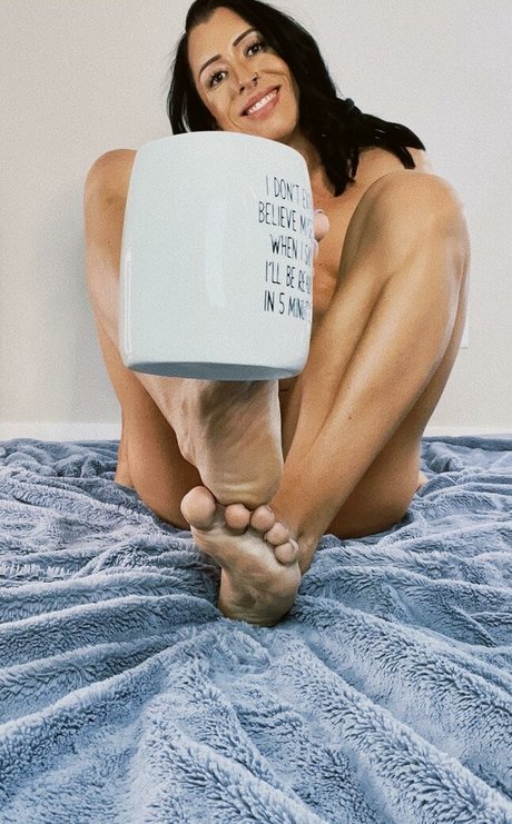 ニューハーフ巨乳OnlyFans 美しいヌード 写真