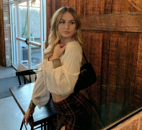 ゴスアジアンOnlyFans ヌード 写真