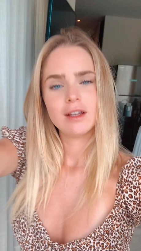 おばあちゃんの巨乳OnlyFans セックス ギャラリー