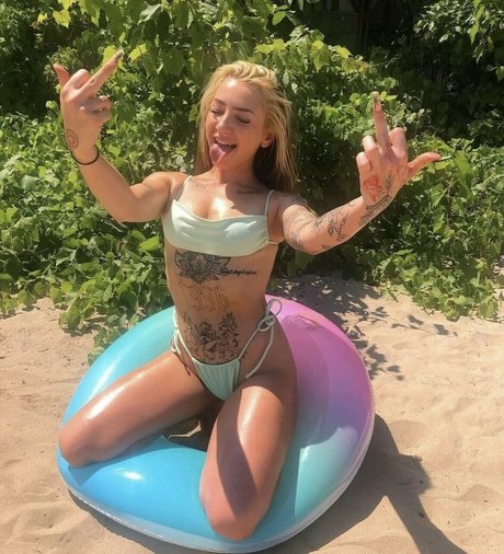 Inked Angel トップポルノスター 写真