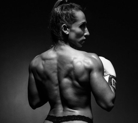 Reni Gendur セクシーモデル 写真