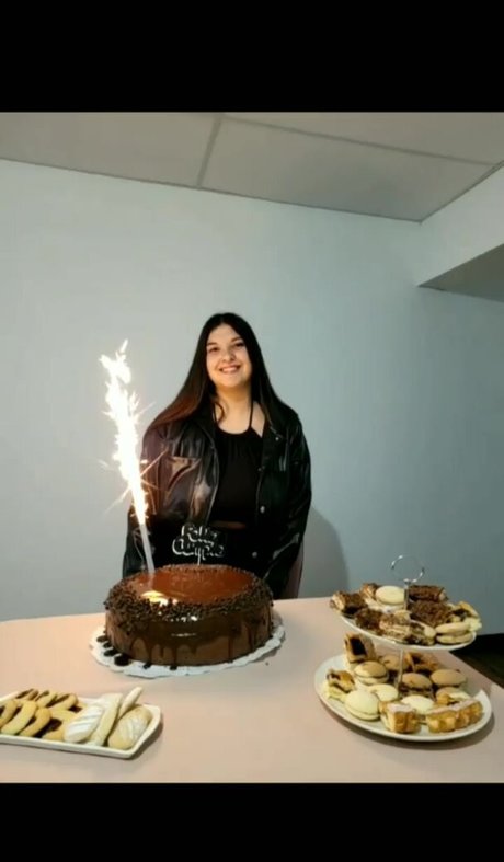 18歳のOnlyFans アート裸 ギャラリー