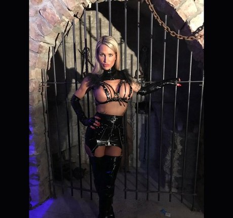 Calea Toxic トップモデル 写真