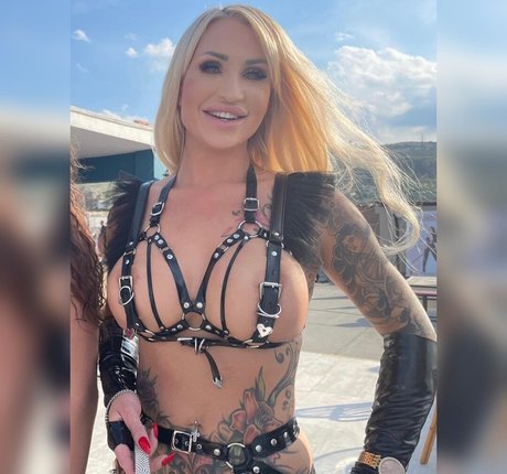 Calea Toxic ホットなポルノスター ギャラリー