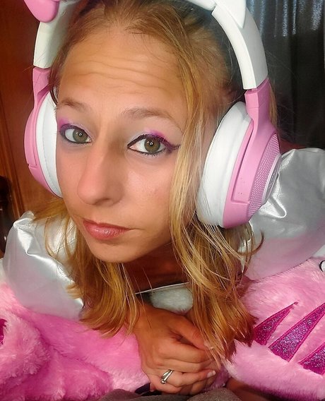 Angel Without Halo ホット女優 写真